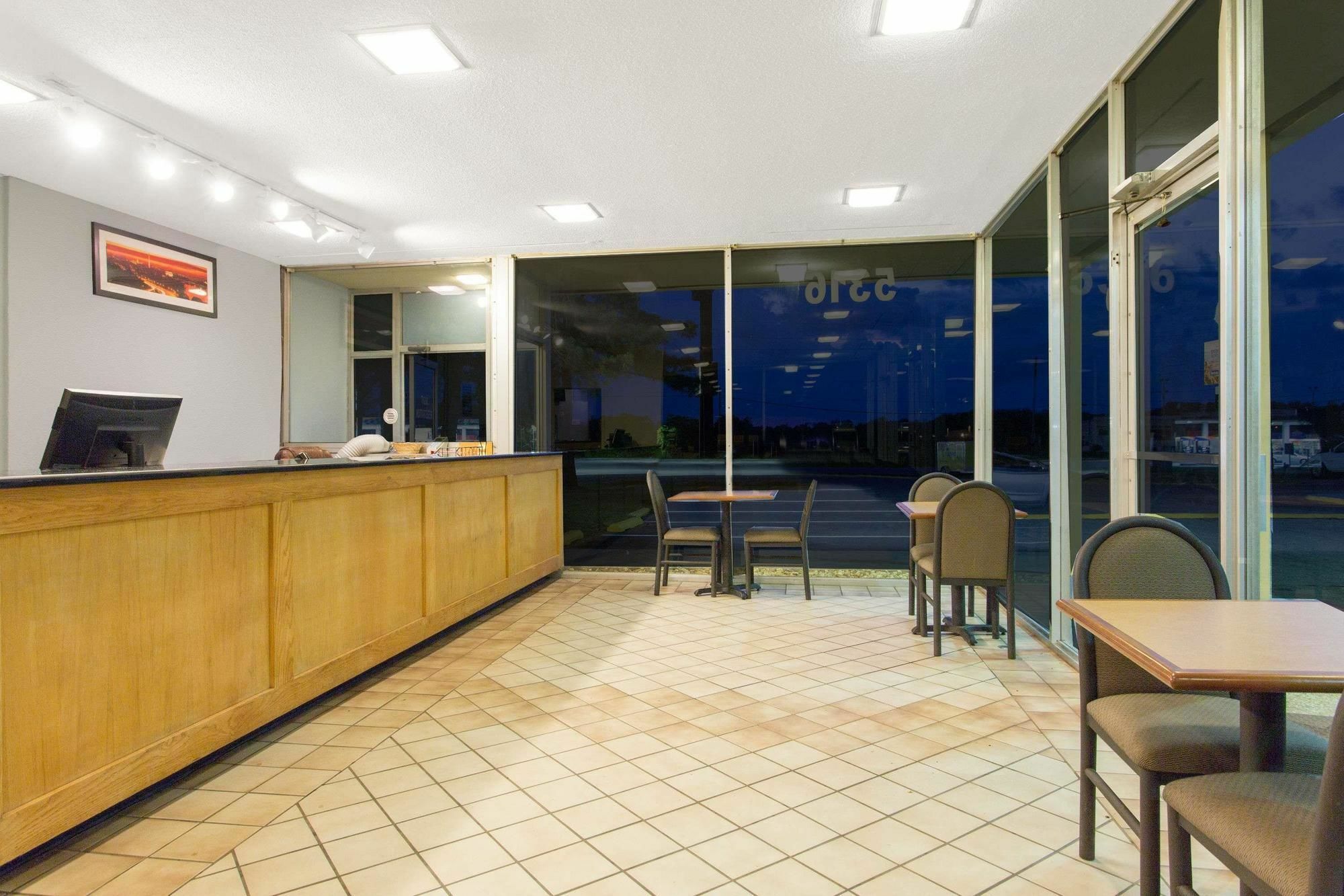 Garden Inn Fredricksburg South Фредериксбърг Екстериор снимка