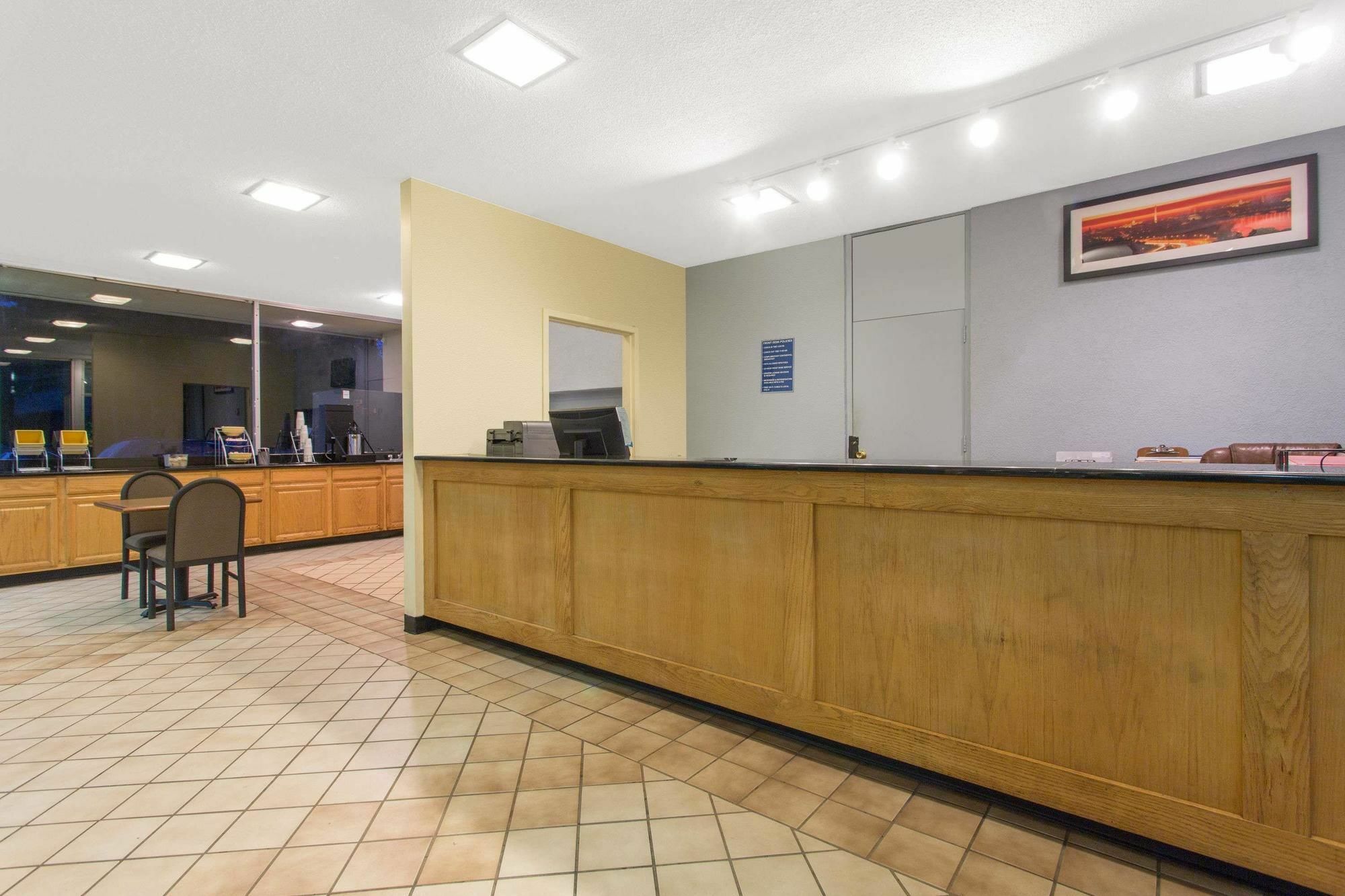 Garden Inn Fredricksburg South Фредериксбърг Екстериор снимка
