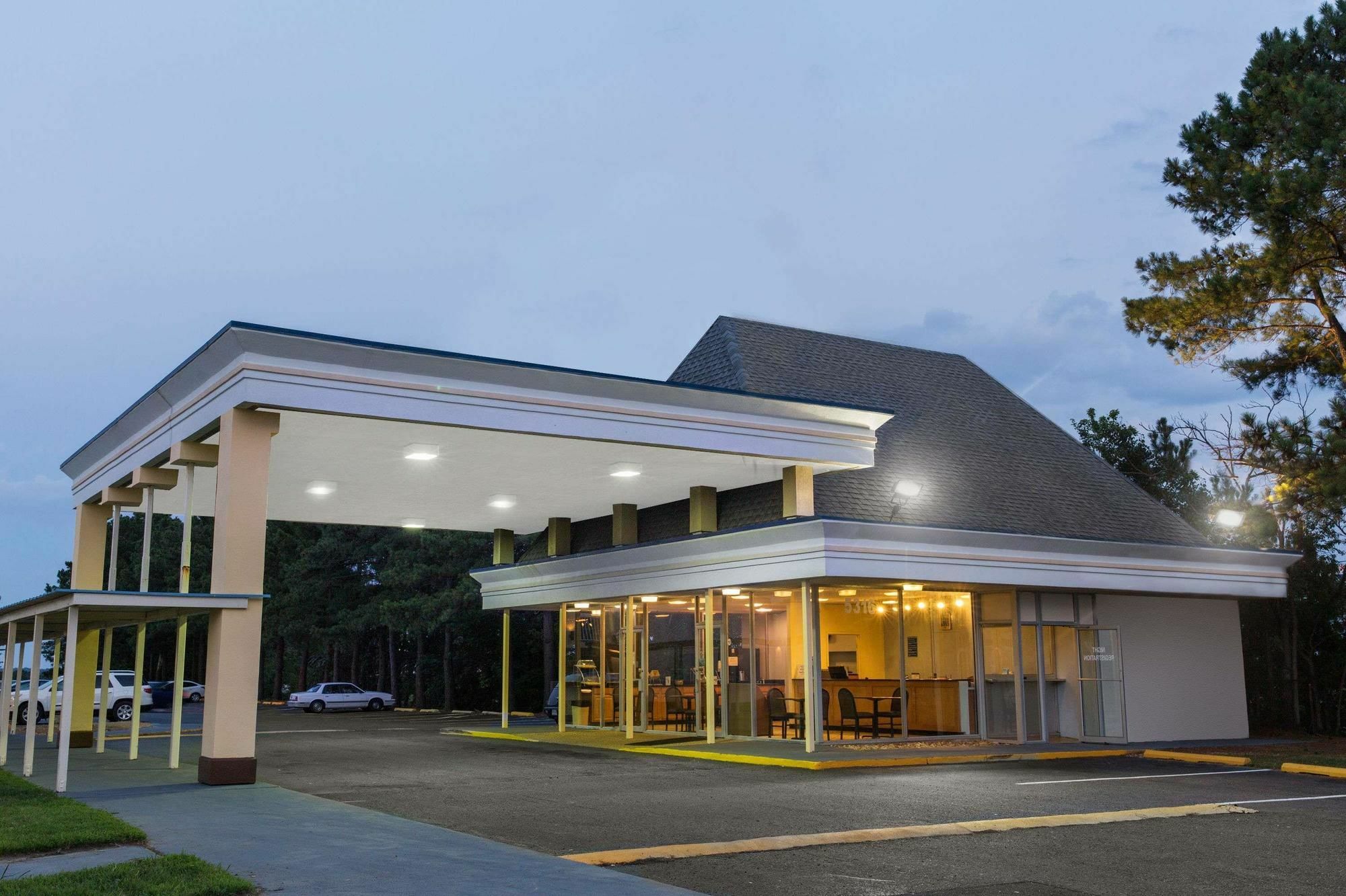 Garden Inn Fredricksburg South Фредериксбърг Екстериор снимка