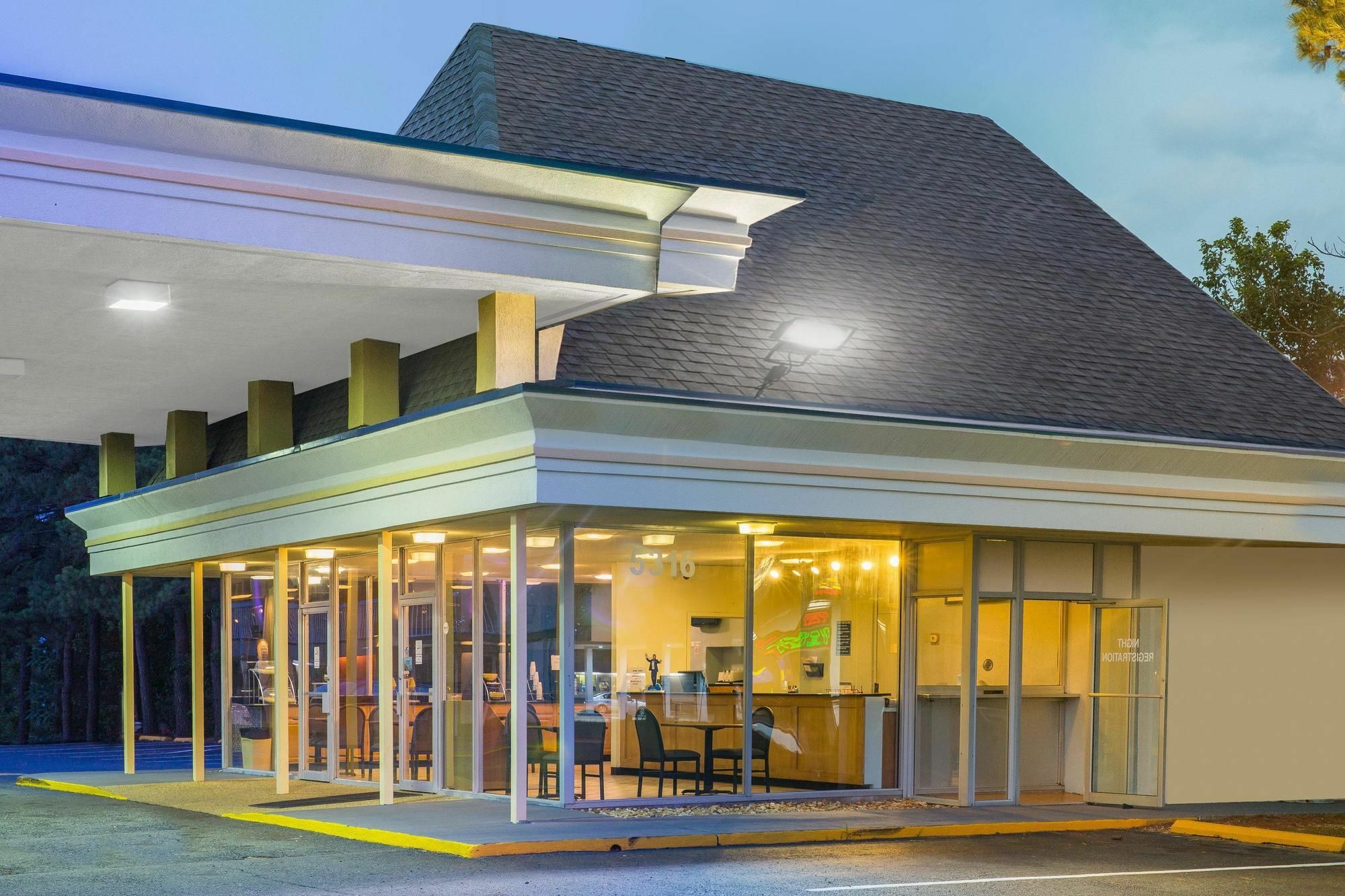 Garden Inn Fredricksburg South Фредериксбърг Екстериор снимка