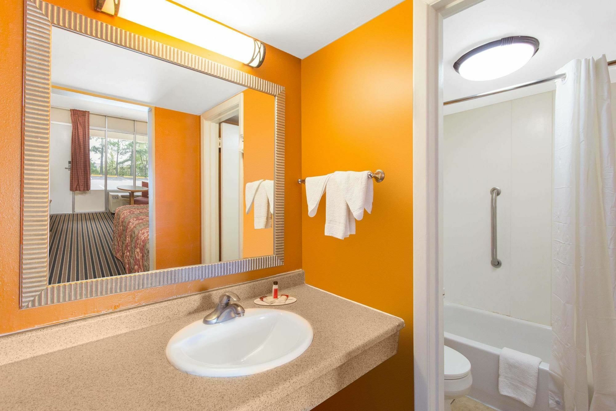 Garden Inn Fredricksburg South Фредериксбърг Екстериор снимка