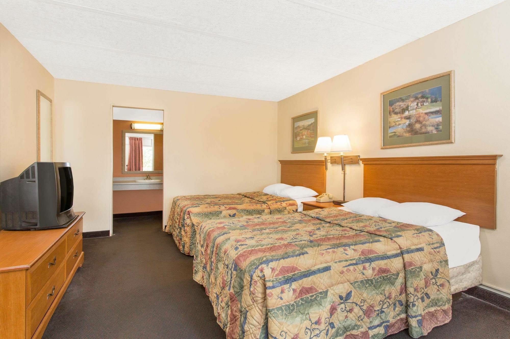Garden Inn Fredricksburg South Фредериксбърг Екстериор снимка