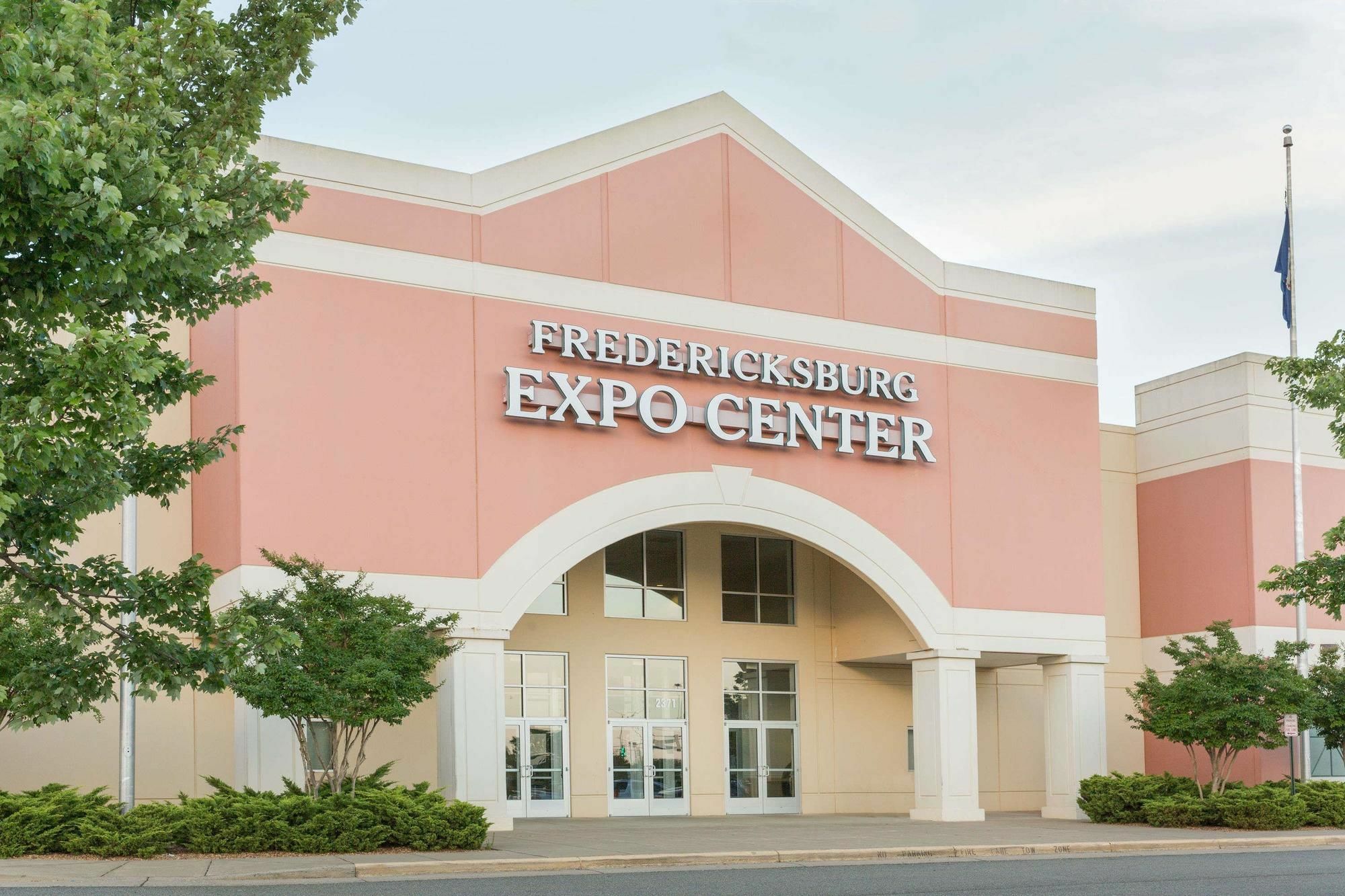 Garden Inn Fredricksburg South Фредериксбърг Екстериор снимка